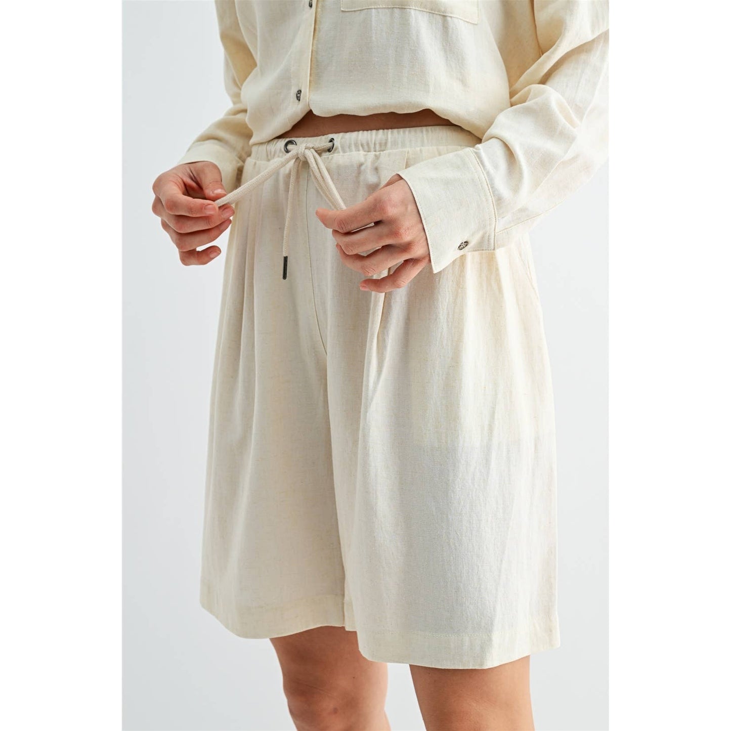 cream dress shorts Women's Cream Tailored Belt Detail Tailored Shorts Co-ord