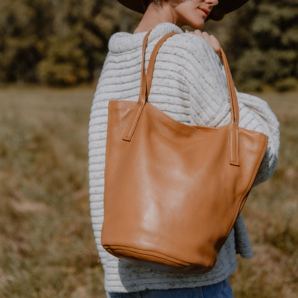 Waverly Bucket Tote - Caramel